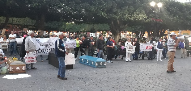 Con ataúdes y protesta piden seguridad