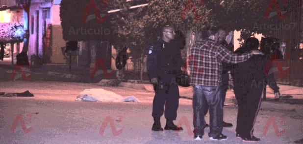 Lo balean en plena vía pública en León