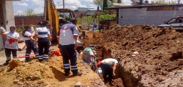 Se derrumba obra de drenaje y muere trabajador