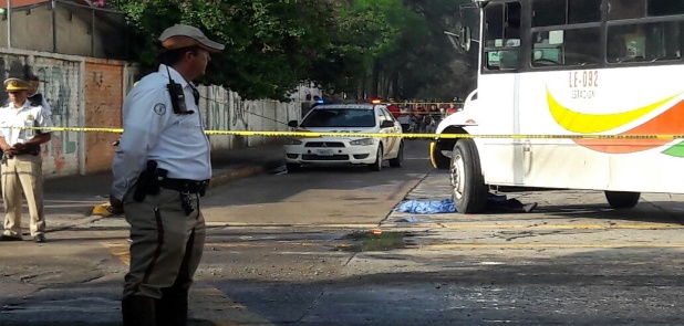 Menor de seis años muere arrollada por camión