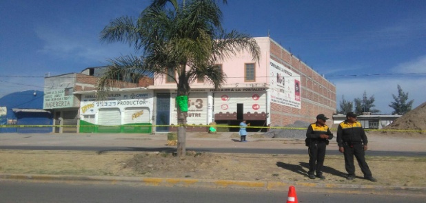 Ejecutan a hombre dentro de negocio