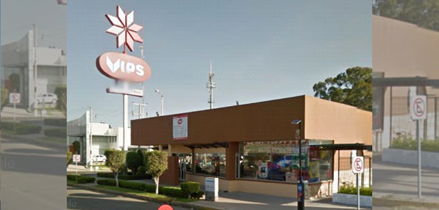 Armados asaltan VIPS y asaltan a clientes