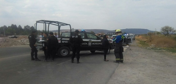 Lo encuentran muerto en camioneta