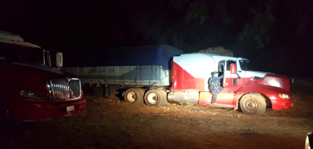 Aseguran dos tractos robados y toma clandestina