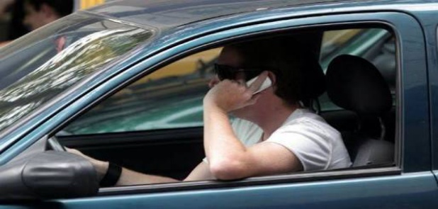 Señalética para prohibir celular al conducir