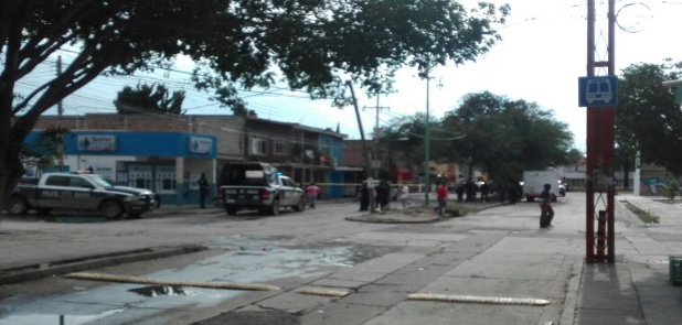 Atacan a familia, muere mujer embarazada