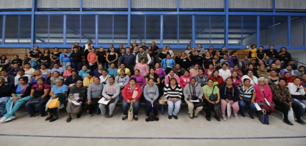 Entregan apoyos atrasados de programa PROSPERA