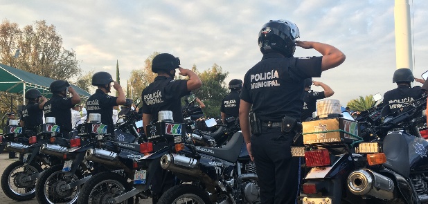 Compran chalecos para policías