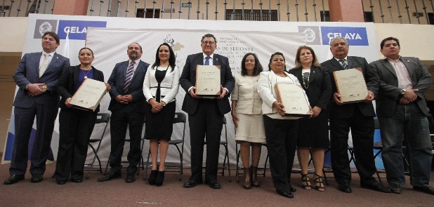 Reciben reproducciones exactas de Constitución