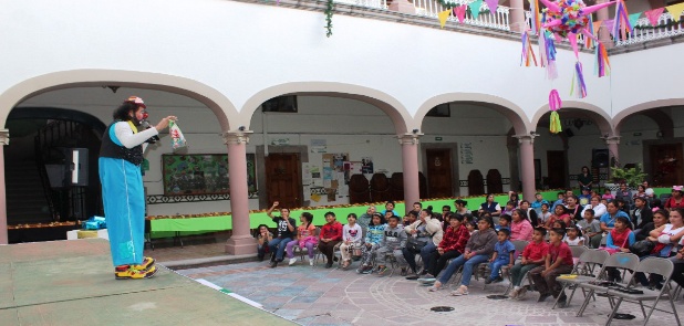 Festeja municipio a niños el día de reyes