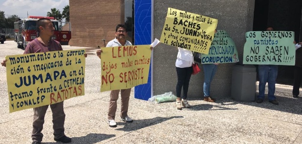 Se manifiestan y les niegan acceso a informe