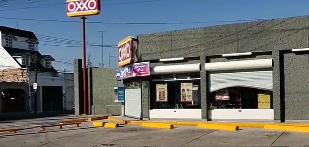 Roban en Oxxo pese a medidas de seguridad