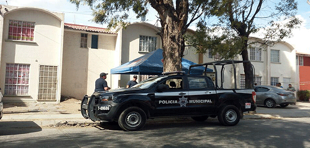 Lo atacan a balazos en su casa, muere en hospital