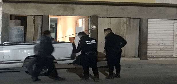 Quiso esconderse en la cantina y lo ultimarón